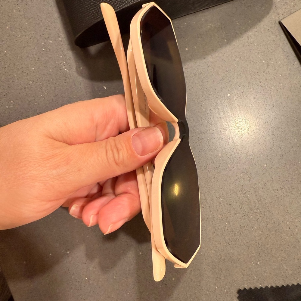 Prada Women's Pink Frame Sunglasses EUC - Picture 5 of 8